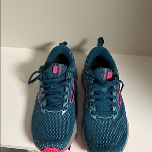 Brooks Levitate 5 Blue/Pink/Porcelain Running Shoe